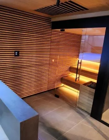 Vistula Loft , Spa , Sauna & Swimming Pool, Free Parking! Apartment Krakow